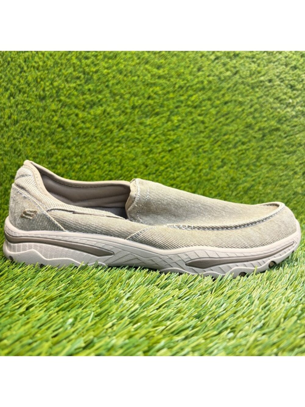 Skechers Creston Moseco Mens Size 8.5 Taupe Casual Walking Slip On Loafer Shoes